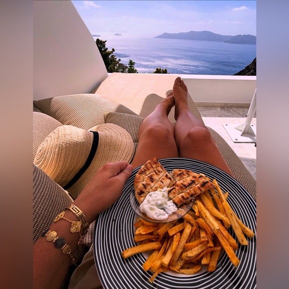 Meet your Posher, Vicki โ๏ธ๐ - Picture 9 of 17